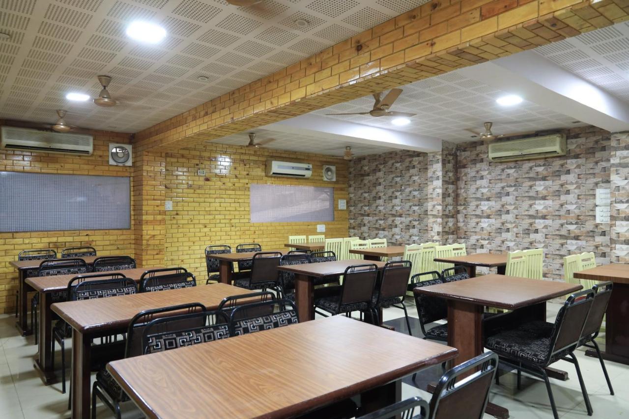 Oyo Flagship 77764 Hotel Rahul Ganeshpeth Colony Nagpur Exterior photo