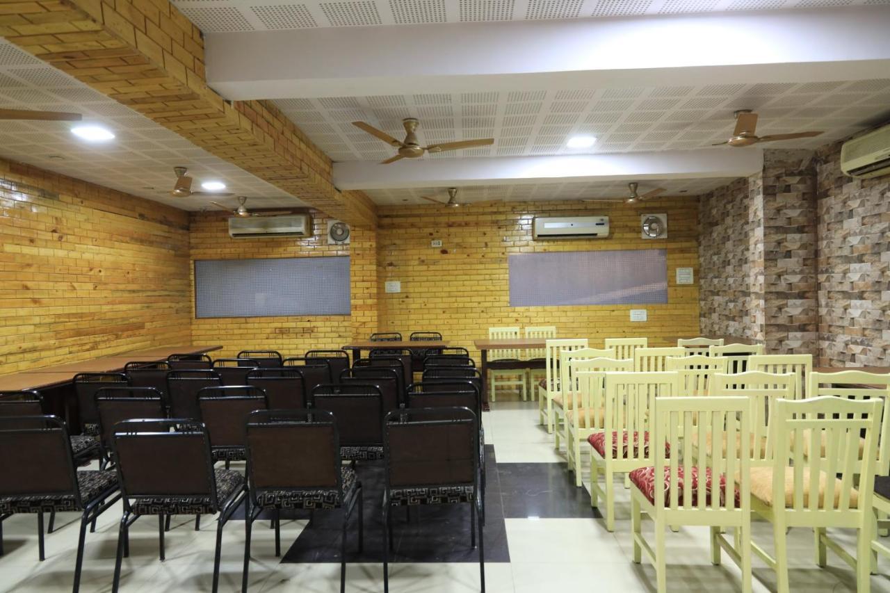 Oyo Flagship 77764 Hotel Rahul Ganeshpeth Colony Nagpur Exterior photo